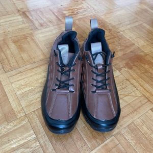 Brown shoes size 8 1/2